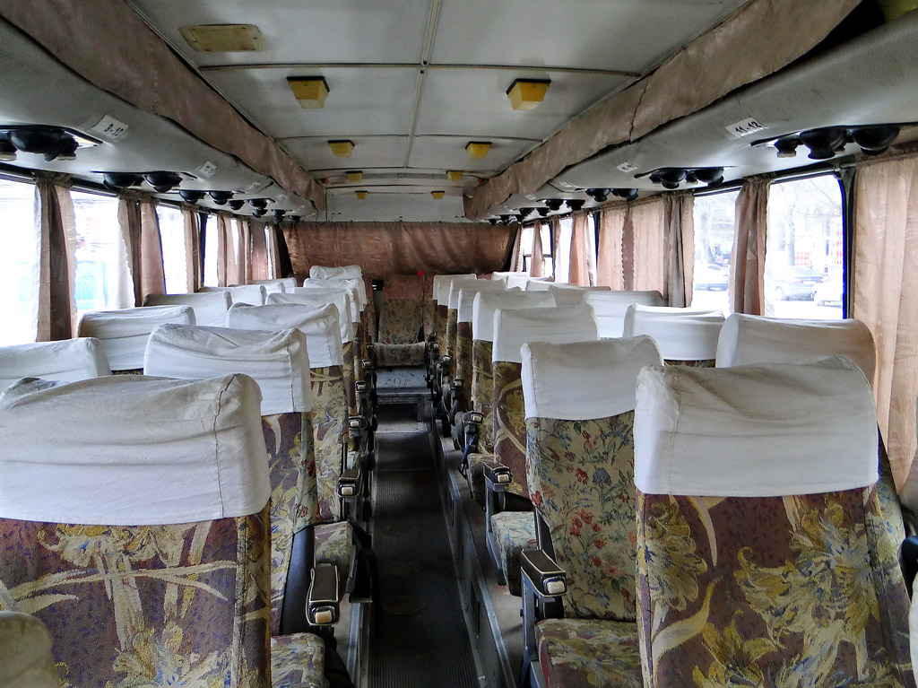 Лаз 695
